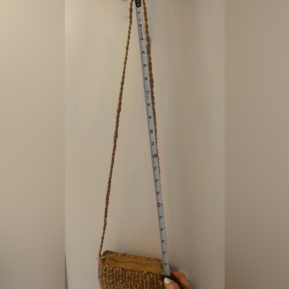 Small Straw Woven Purse - Picture 3 of 5